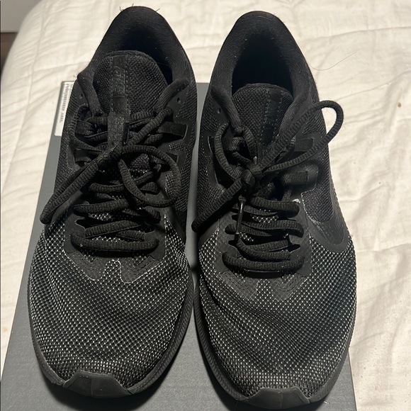 Nike Men's Black Running Shoes - Picture 3 of 4